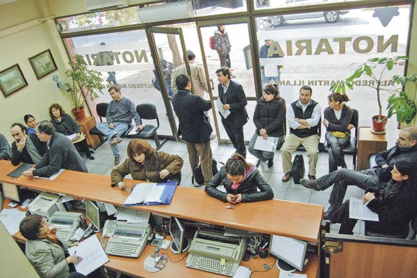 Reforma de notarios: Gobierno presenta fórmula para dividir el Conservador de Santiago y así destrabar la comisión mixta