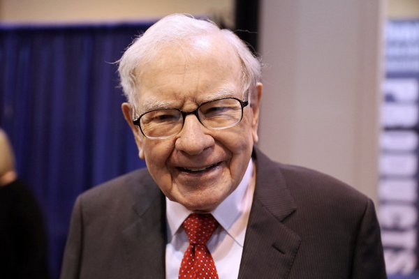 Acciones de Berkshire caen mientras Warren Buffett se prepara para dejar su cargo de CEO