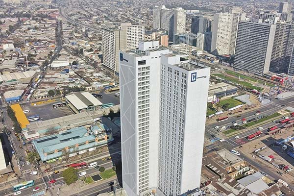 <p>Rechazan recurso de amparo de inmobiliaria con edificio fantasma en Estación Central: privado sugiere su “condena de muerte”</p>