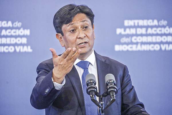 Gobernador lamenta retiro de proyectos en la región y apunta a permisología