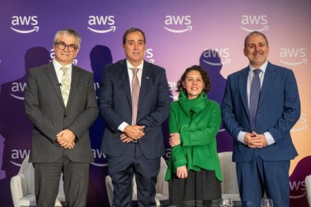 AWS anuncia "inversión sin precedentes en Chile": destinará US$ 4.000 millones a 15 años en Santiago