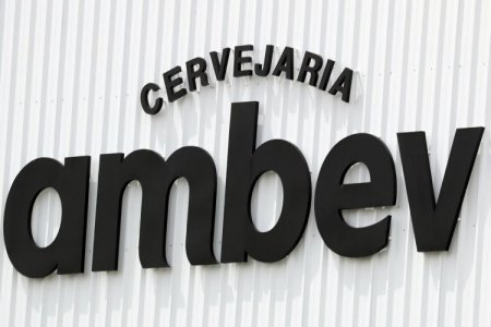 La cervecera brasileña Ambev reporta utilidad neta plana en el primer trimestre