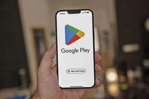 <p>Habla el abogado que denunció a Google ante la FNE: las conductas de Apple “son muy similares”</p>