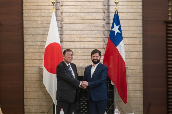 <p>El Primer Ministro japonés, Shigeru Ishiba junto al Presidente Gabriel Boric en Tokio, Japón / Crédito foto: Presidencia</p>