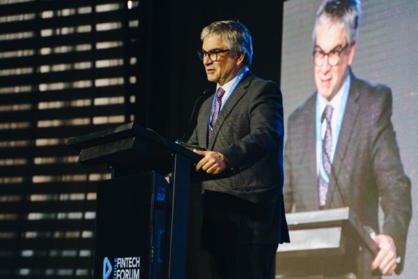 Marcel destaca que la industria fintech "llega en un momento oportuno, pues el comportamiento del crédito ha sido bastante modesto"