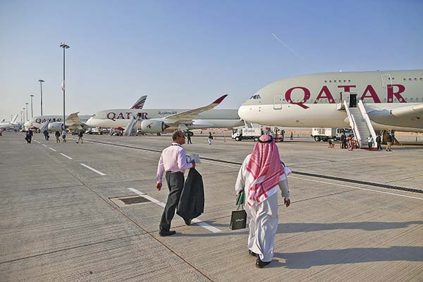 Boeing retoma el vuelo con pedido récord de 210 aviones de Qatar Airways