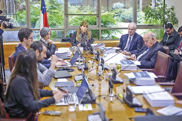 Los temas y los posibles acuerdos que marcarán la discusión de permisos en la comisión de Hacienda del Senado
