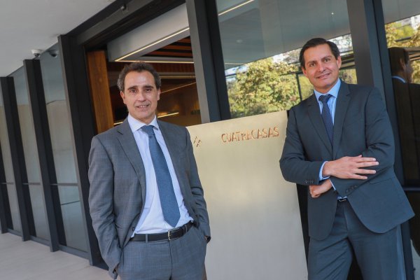 <p>Javier Fontcuberta y Cristián Conejero, socios de Cuatrecasas. Foto: Julio Castro</p>
