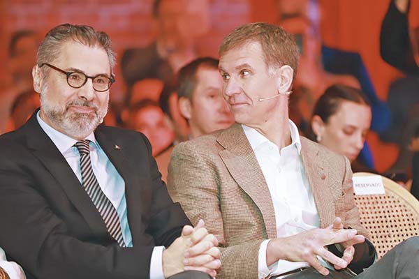 <p>(A la izq.) El CEO de Santander Chile, Román Blanco junto a su sucesor, Andrés Trautmann. Foto: Julio Castro</p>