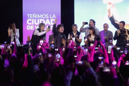 La "motosierra" muestra sus primeros resultados: partido de Milei gana elección local de la capital argentina