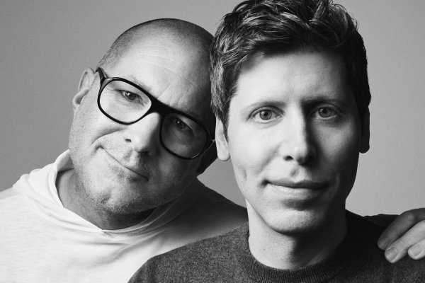OpenAI compra startup del diseñador del iPhone por US$ 6.500 millones para crear dispositivos con IA
