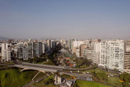 Crisis lleva a inmobiliarias chilenas a reforzar su negocio en Perú: destinan inversiones por más de US$ 200 millones en 2025