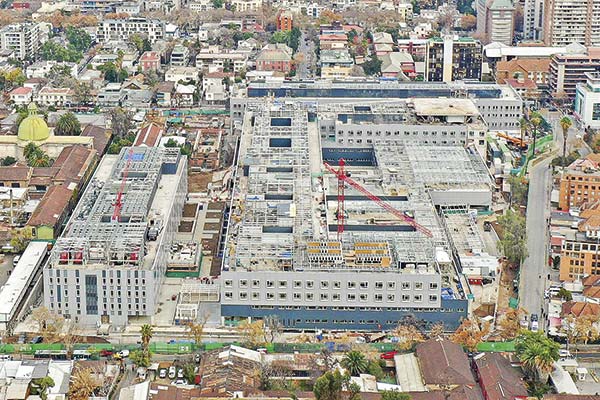 <p>Hospital del Salvador acumula seis años de retraso y conflicto con constructora amenaza con nuevas postergaciones</p>