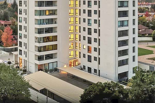 Constructora, reconocido proveedor y cadena ferretera mantienen millonario litigio por adhesivo para porcelanato