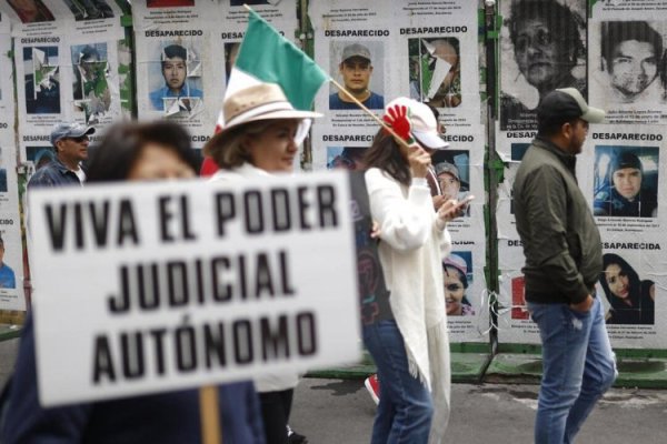 México: reviven los temores por experimento "kafkiano" para elegir a los "jueces del pueblo"