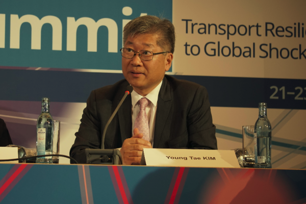 Secretario general de International Transport Forum alerta que guerra comercial reconfigura flujos y afecta oferta y demanda de mercancías