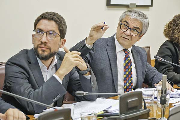 Proyecto de ley que incrementa el salario mínimo pasa a tercer trámite