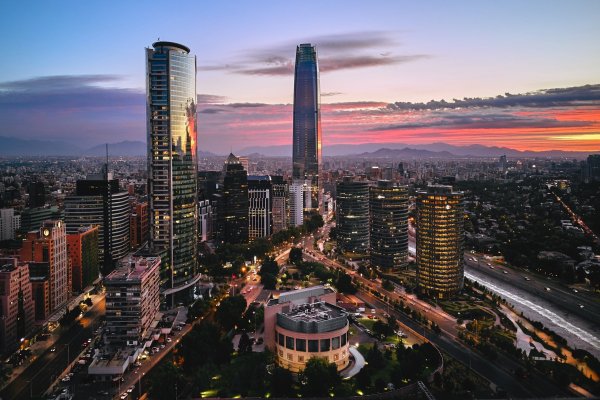 <p>Chile empeora en ranking mundial de complejidad corporativa y se mantiene entre países donde es más difícil hacer negocios</p>
