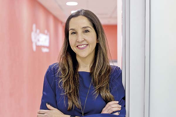 Claudia Paredes, gerenta general de Isapre Esencial: “Estamos todos pagando las licencias eventualmente mal usadas por algunas personas”