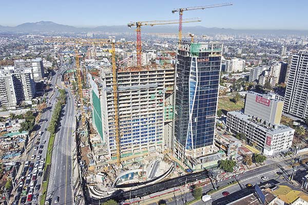 Proyecto Eco Egaña alcanza 55% de avance y en octubre se terminará la construcción de torre de oficinas
