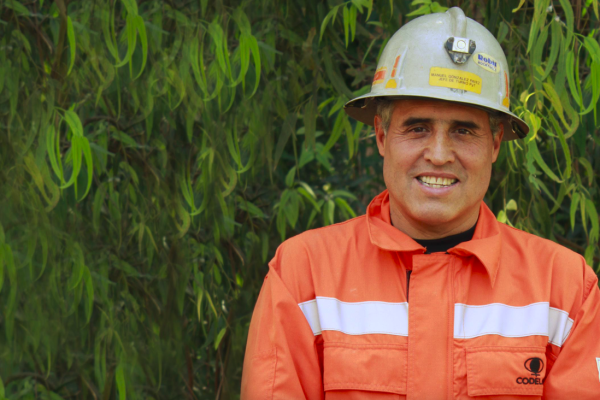 Fue el primero en entrar y el último en salir: fallece uno de los rescatistas de los 33 mineros de la Mina San José
