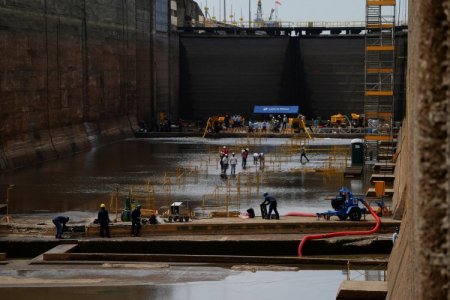 Dueños del Canal de Panamá trazan un rumbo para aplacar la ira de Trump y China