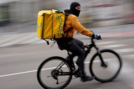 La historia del pacto detrás de la salida de Glovo de Chile que despertó las alarmas de la FNE