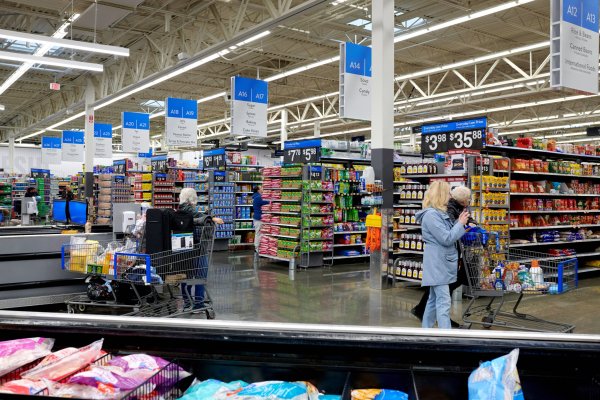 Mayor empleador privado de EEUU vive auge en ingresos, pero cada vez con menos trabajadores: Walmart elimina 70 mil puestos en cinco años