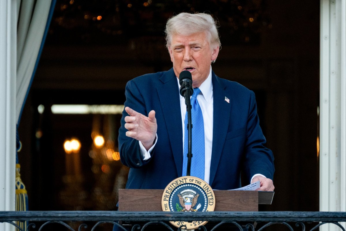 <p>Trump firma decreto que prohíbe ingreso a Estados Unidos a ciudadanos de 12 países: ¿Cuáles son?</p>