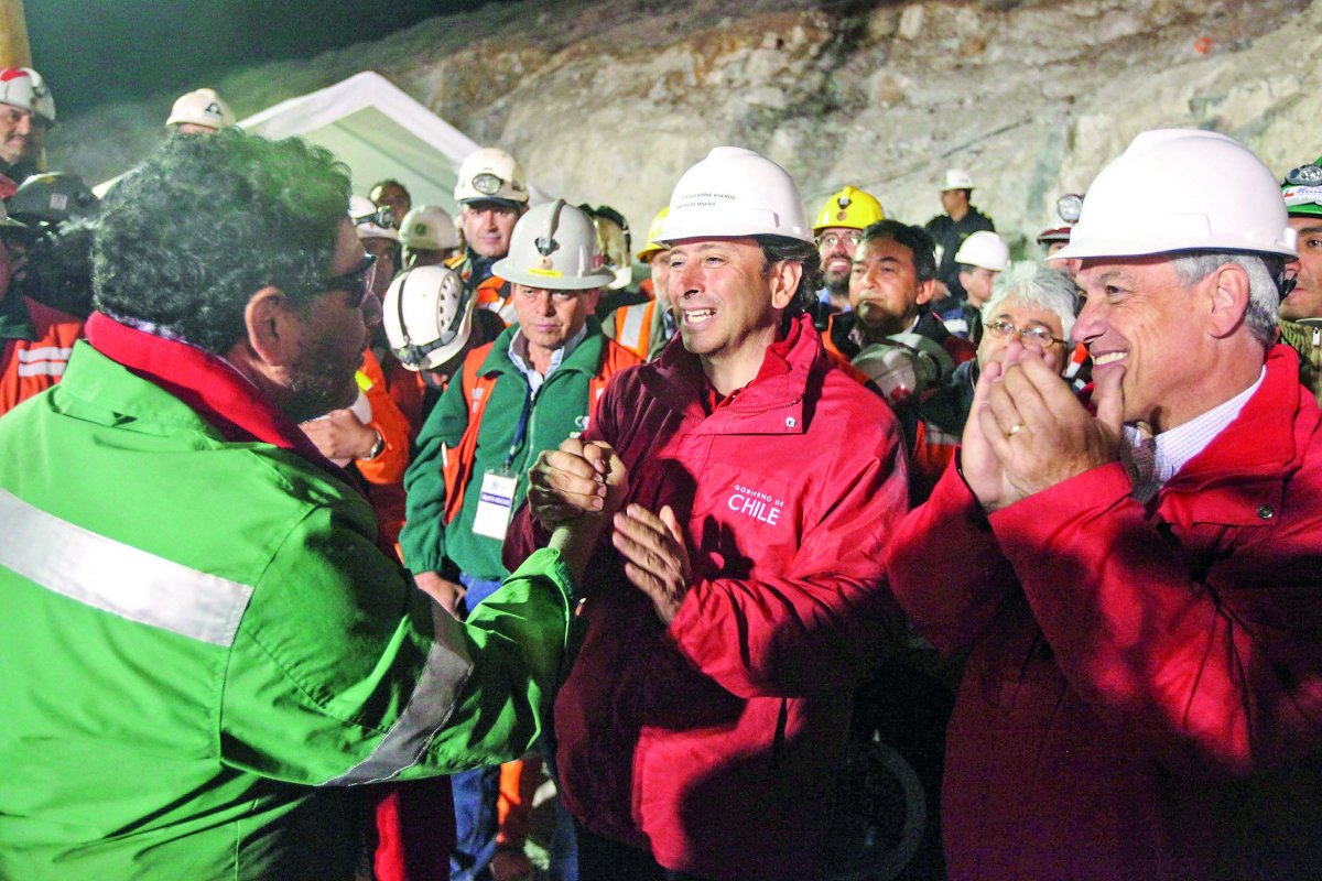 <p>Laurence Golborne debuta como escritor de libro infantil sobre la hazaña del rescate de los 33 mineros</p>