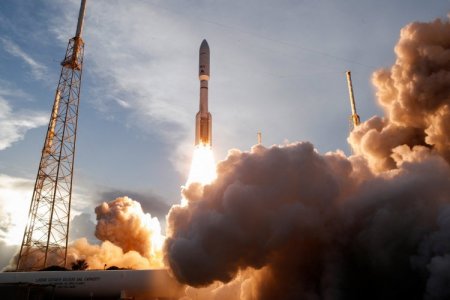 Más allá de la NASA y el Pentágono: Musk y Bezos compiten en Internet satelital en Latinoamérica