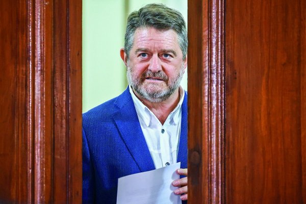 El complejo momento del gobernador Claudio Orrego