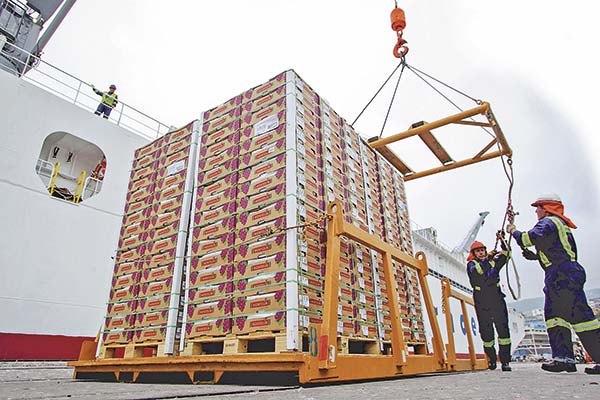 <p>Chile elude por ahora la guerra comercial y las exportaciones suman otro aumento durante mayo</p>