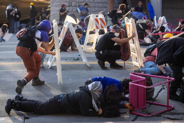 Gobierno de Trump ordena despliegue de 700 marines en Los Ángeles y mandatario sugiere que gobernador de California debe ser arrestado por disturbios