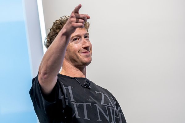 Mark Zuckerberg está contratando personalmente a un nuevo equipo de IA para desarrollar una "superinteligencia"