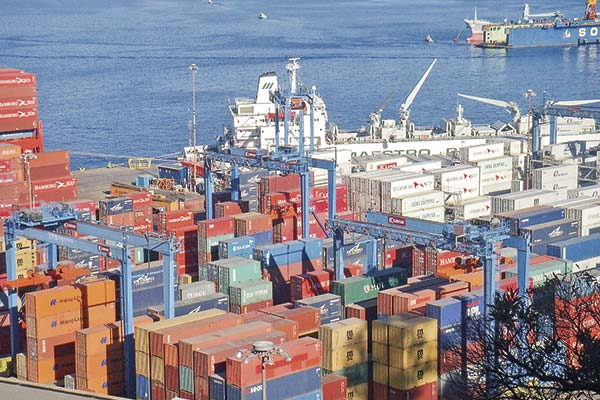 Sin cobre ni litio, exportaciones marcan récord por servicios y el sector pesca-acuicultura
