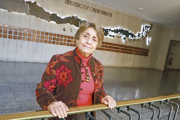 "El primer impulso es decir ‘echémoslos a todos’ (…) Pero las personas tienen derecho a un sumario”: ministra de Obras Públicas, Jessica López, por caso de licencias médicas