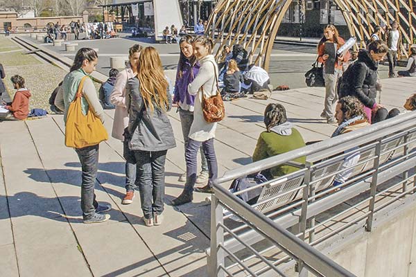 <p>La disputa de la banca por el segmento joven: las apuestas de Santander, Banco de Chile, Bci y Scotiabank</p>