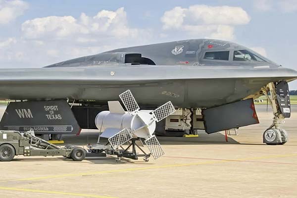¿Puede un bunker-buster estadounidense destruir la montaña nuclear de Irán?