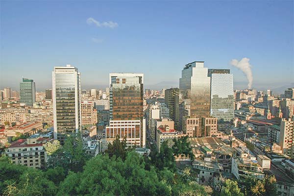 Los grandes propietarios comerciales del centro de Santiago, la zona que reducirá hasta en 50% sus contribuciones