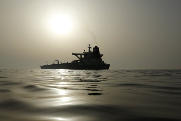 Alerta máxima en Ormuz: temen represalias de Irán contra buques comerciales