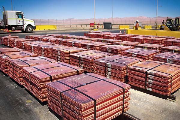 Industria militar impulsaría aún más demanda por cobre: expertos anticipan escenarios para el metal