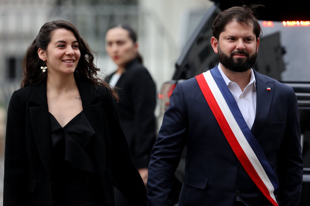 <p>"Violeta está bien, está sanita": Boric feliz tras nacimiento de su hija y confirma postnatal</p>