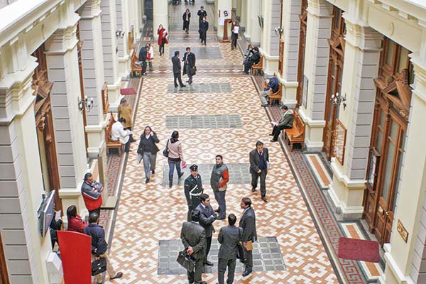 <p>Justicia laboral al límite: demandas de trabajadores por vulneración de derechos más que se duplican en ocho años</p>