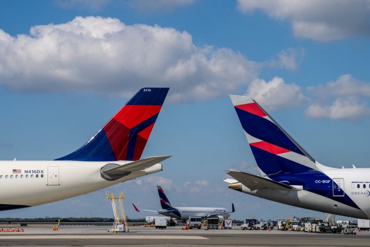 <p>Latam Airlines descarta operar cabotaje en Argentina, pero suma más opciones de vuelos a EEUU con Delta</p>