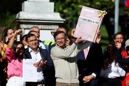 S&P y Moody's rebajan calificación de deuda de Colombia por deterioro fiscal