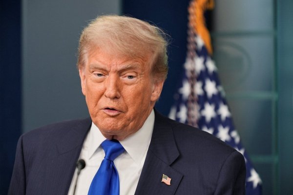 Donald Trump afirma que EEUU podría bombardear nuevamente Irán para detener enriquecimiento de uranio