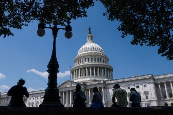 Oficina del Presupuesto del Congreso de EEUU eleva la estimación del costo de la reforma fiscal de Trump