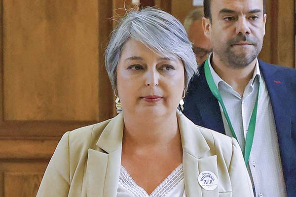 <p>A horas de vencer en primarias, Jara ratifica que buscará terminar con las AFP y pone condiciones para acuerdo Codelco-SQM por el litio</p>