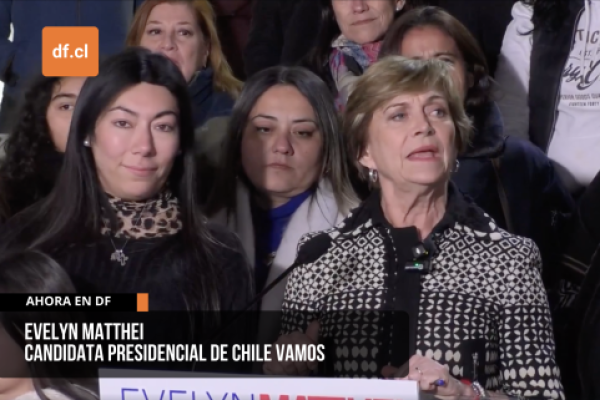<p>Ahora en DF | Matthei tras primarias oficialistas: “Chile no se construye desde trincheras, se construye con sensatez, respeto y acuerdos”</p>